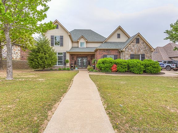 2nd image of 461 Cross Timbers Blvd