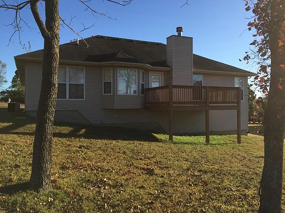 3rd image of 140 Rosewood Ln