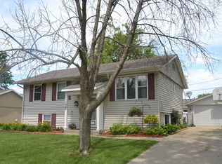 527 Devonshire St, Dixon, IL 61021