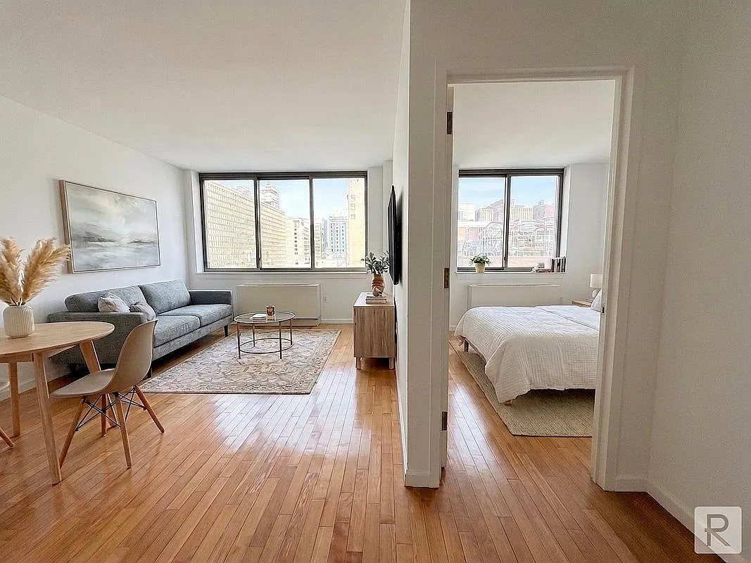 250 E 30th St APT 9D photo 1
