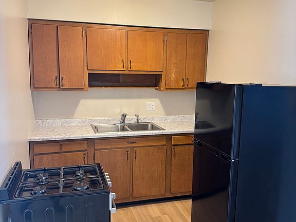 5th image of 403 E Washington St #2