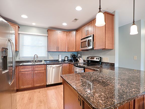 3rd image of 9801 Emerald Point Dr Unit 6