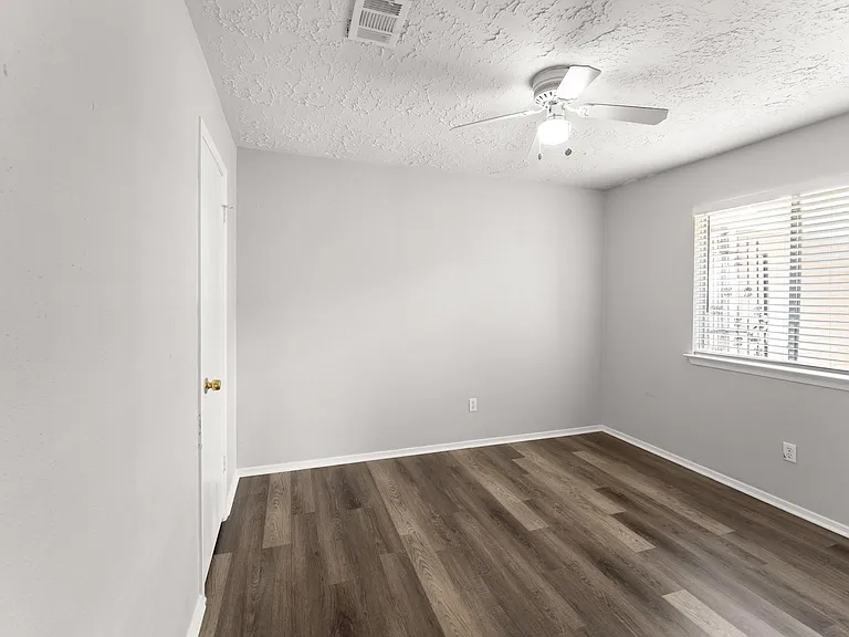 1202 Manorglen Dr — Photo 18