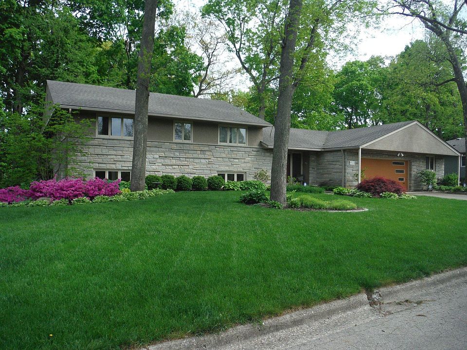1st image of 440 Village Dr