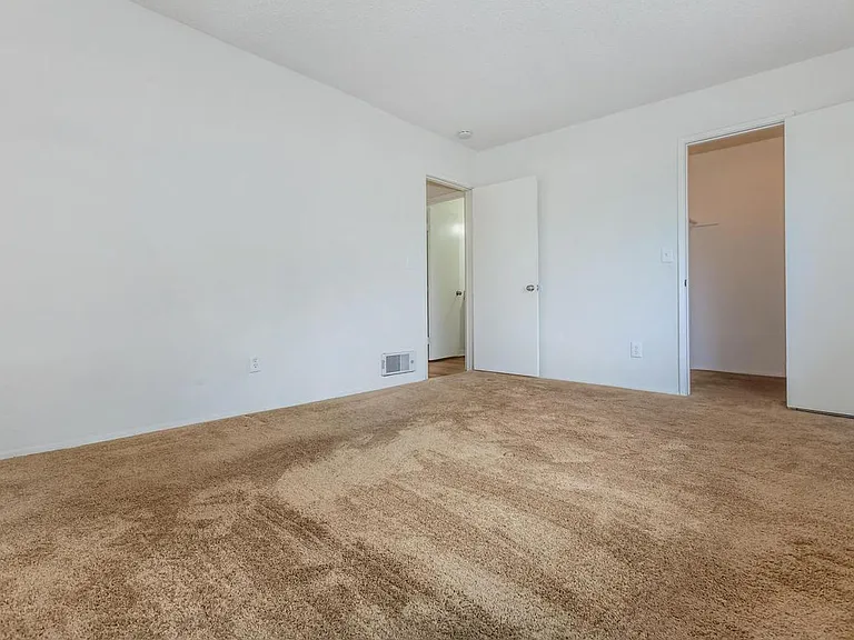 Sun Valley Gardens Apartments — Photo 18
