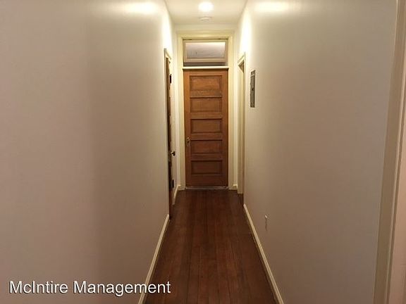 3rd image of 1341 1/2 Calumet Ave