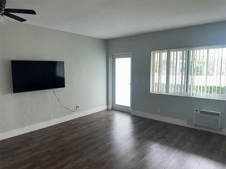 600 Layne Blvd #117 — Photo 9