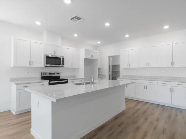 5555 Feathers Ave, Redding, CA 96002