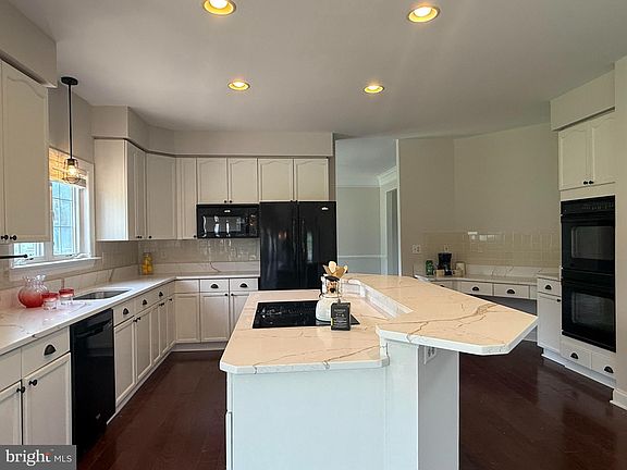 5th image of 166 Sweet Shade Ln