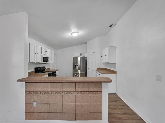 4th image of 332 Sherborne Ln