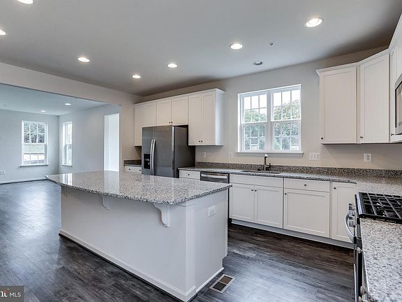 5th image of 1012 Cortana Ct