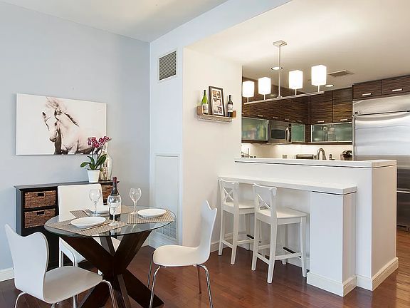 4th image of 225 E 34th St APT 14D