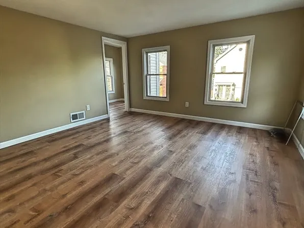 22 Almont St Floor 2, Medford, MA 02155