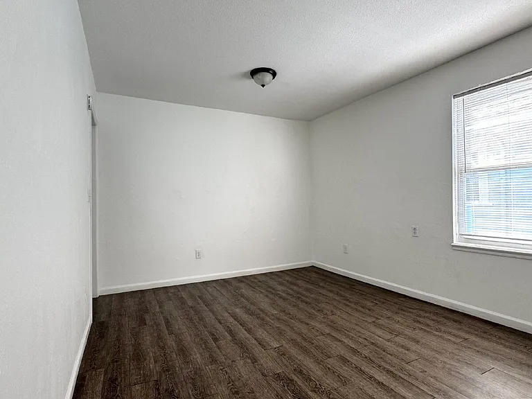 419-421 N Wild Olive Ave #6 — Photo 2