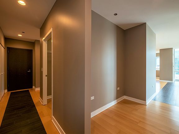 3rd image of 737 W Washington Blvd APT 2207