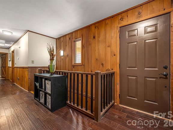 3rd image of 307 Owl Hollow Rd