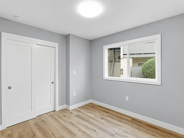Alamo Park Apartments — Photo 8