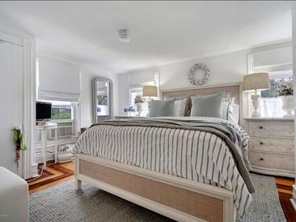 3rd image of 341 Waverly Pl