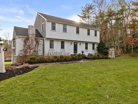 2nd image of 212 Evergreen St