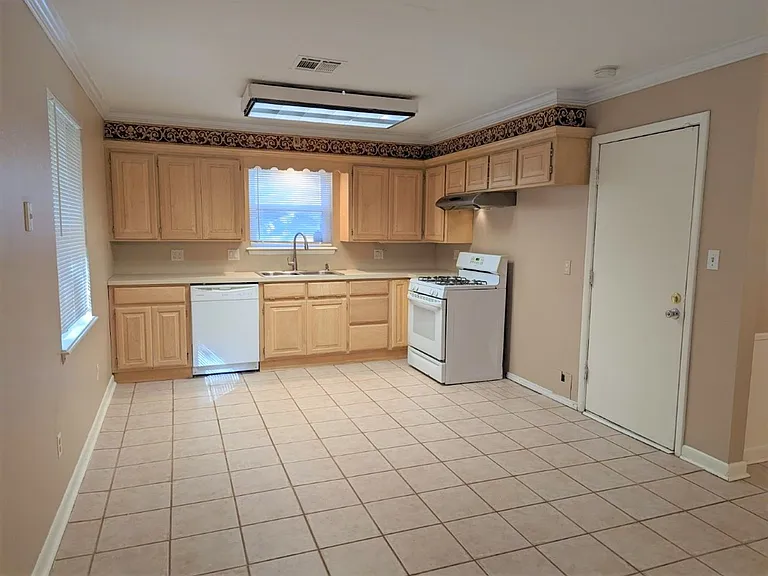 1813 Hardy Dr — Photo 14