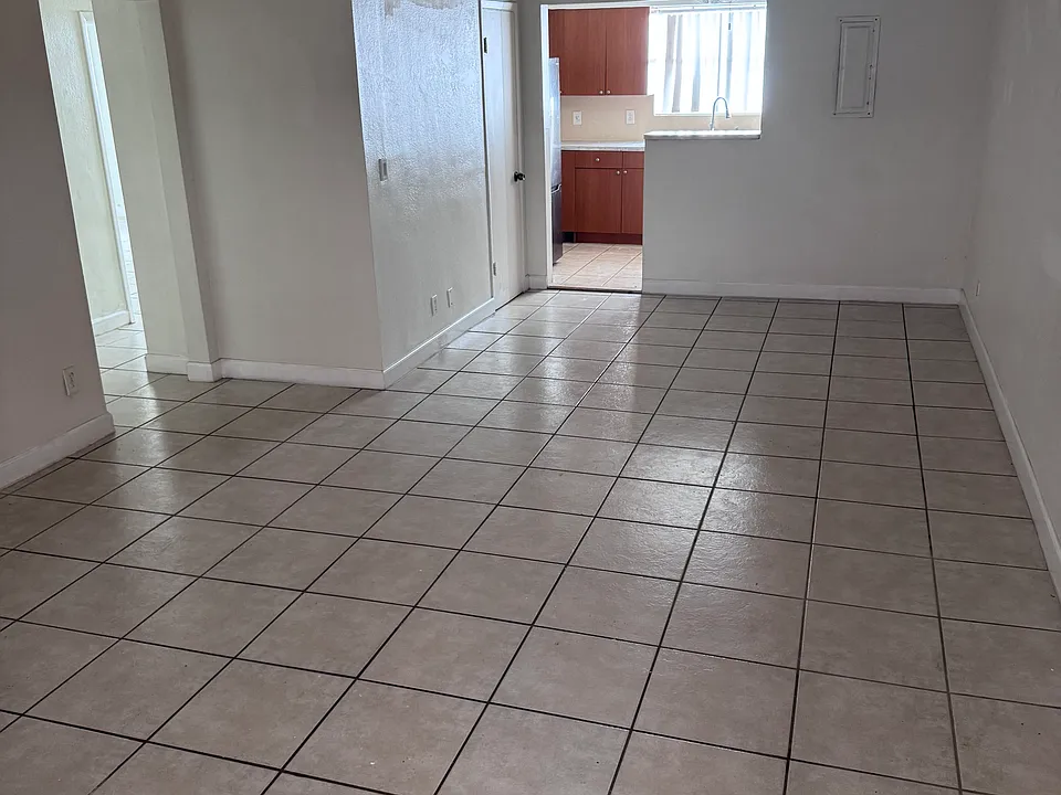 9016 Collins Ave #3