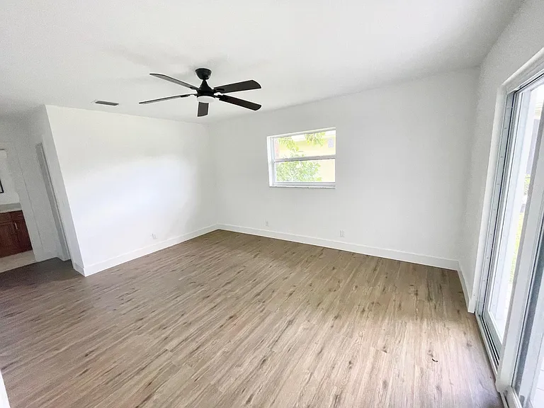 6606 NW 95th Ave — Photo 8