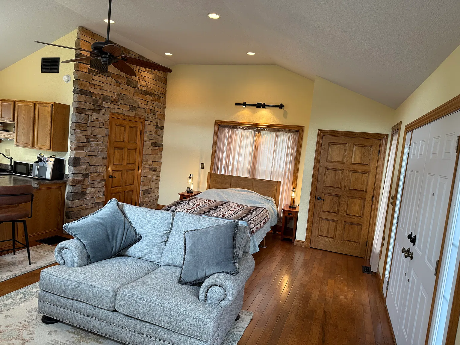 Studio, 550 sqft, $950 — Photo 3