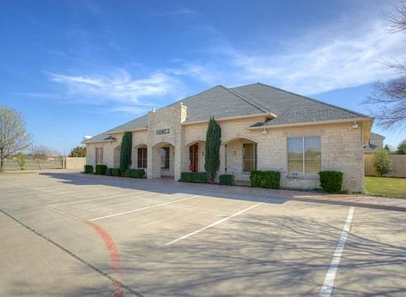 3rd image of 1908 Everman Pkwy