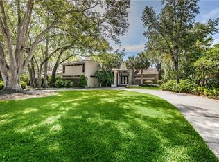 927 N Riverhills Dr, Temple Terrace, FL 33617