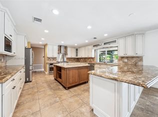 11601 Tara Dr, Plantation, FL 33325