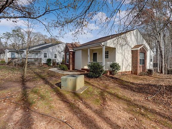 2nd image of 720 Meadowgreen Village Dr