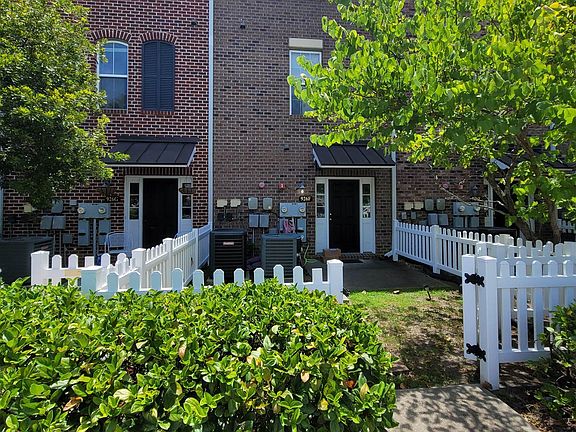 2nd image of 926 Price Ln Unit F