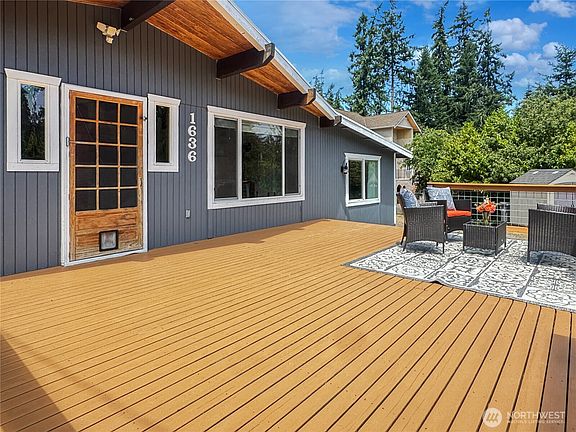 3rd image of 1636 Hemlock Drive
