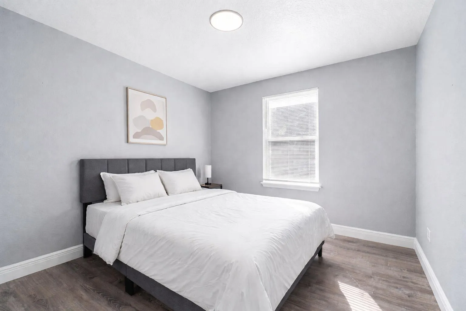 372 N Pine Hills Rd - Room 2 — Photo 2