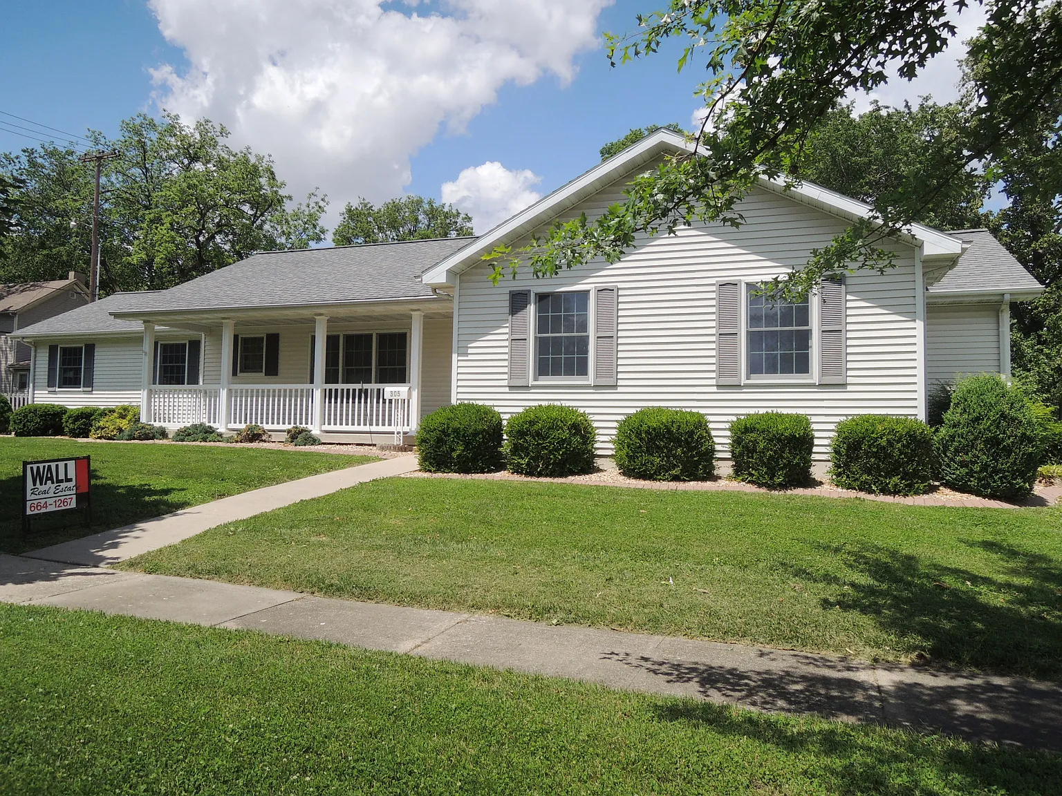 305 W Spring Ave photo 1
