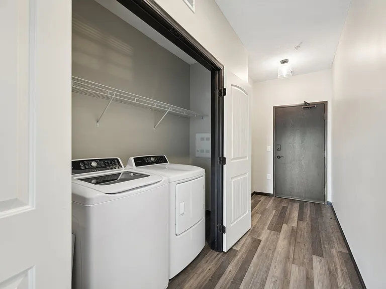 415 Hickory Dr — Photo 8