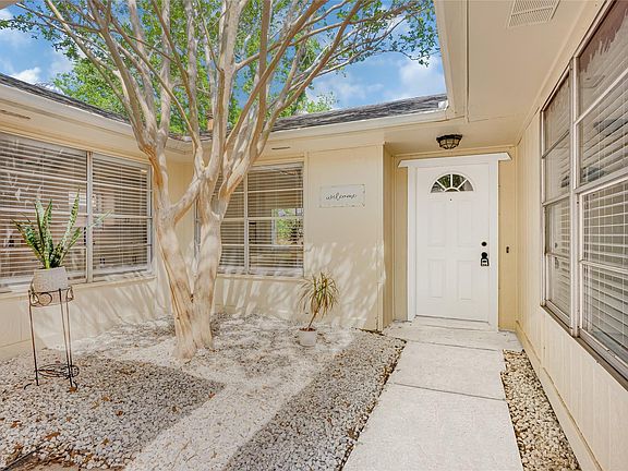 3rd image of 6611 Archgate Dr