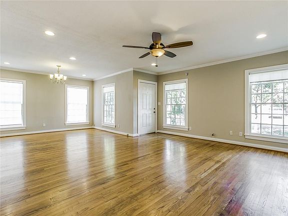 2nd image of 5810 Kenwood Ave