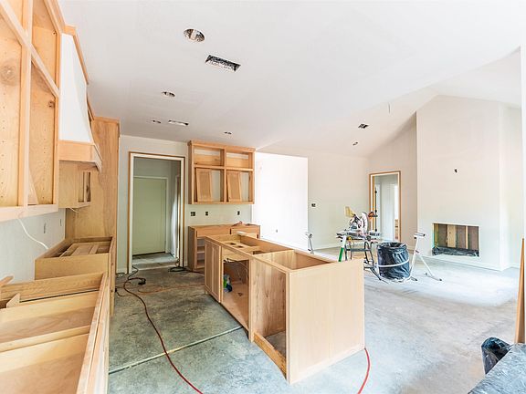 5th image of 203 Apollo St