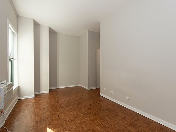 4th image of 520 W Wellington Ave APT 2B