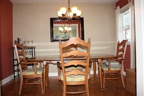 5th image of 93 Beacon Ave