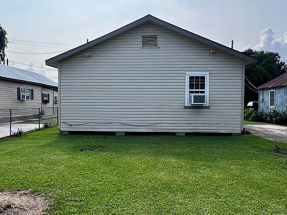 4th image of 614 Saadi St