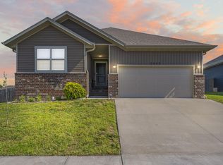 2433 W Twin Lakes Dr, Springfield, MO 65803