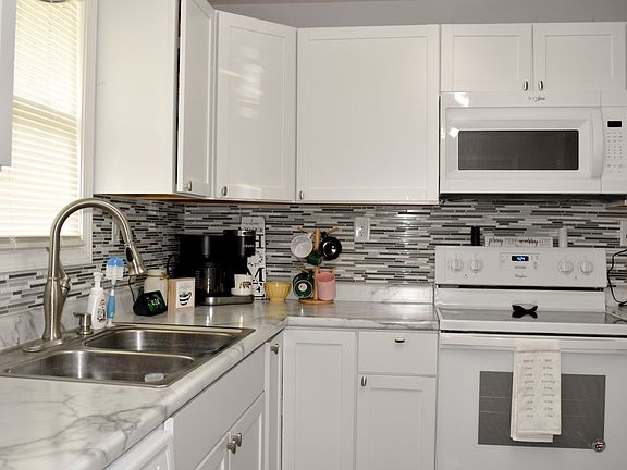 5th image of 4605 N Janney Ave