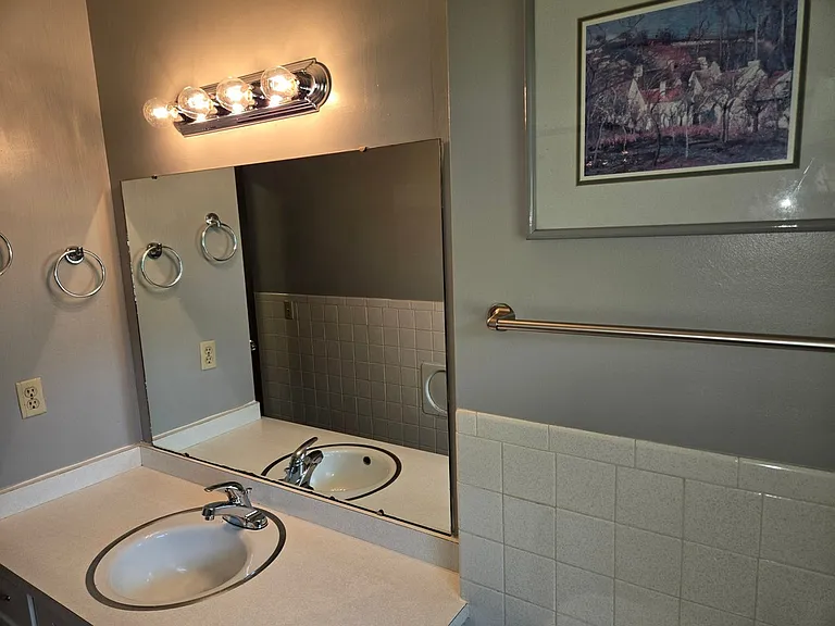 592 Donna Dr — Photo 18