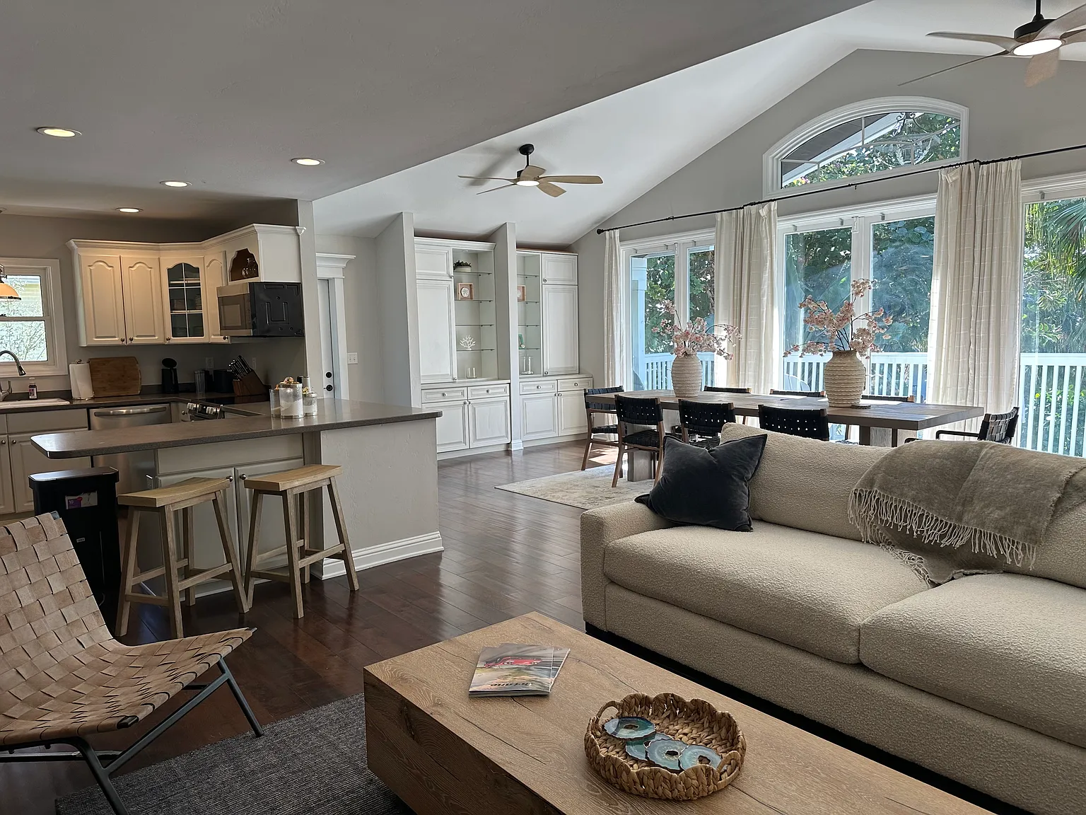 6 bed, 3500 sqft, $5,995 — Photo 4