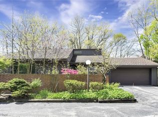 1066 Canyon View Rd, Northfield, OH 44067