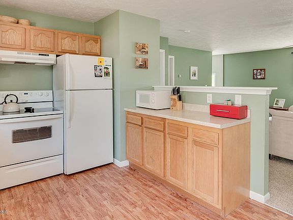 5th image of 24240 W McGillen St