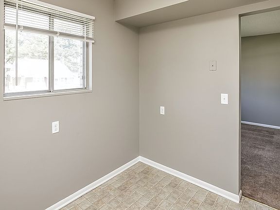 5th image of 4621 Wakeley St #18