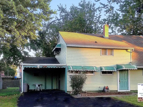 14 Inlet Rd, Levittown, PA 19057